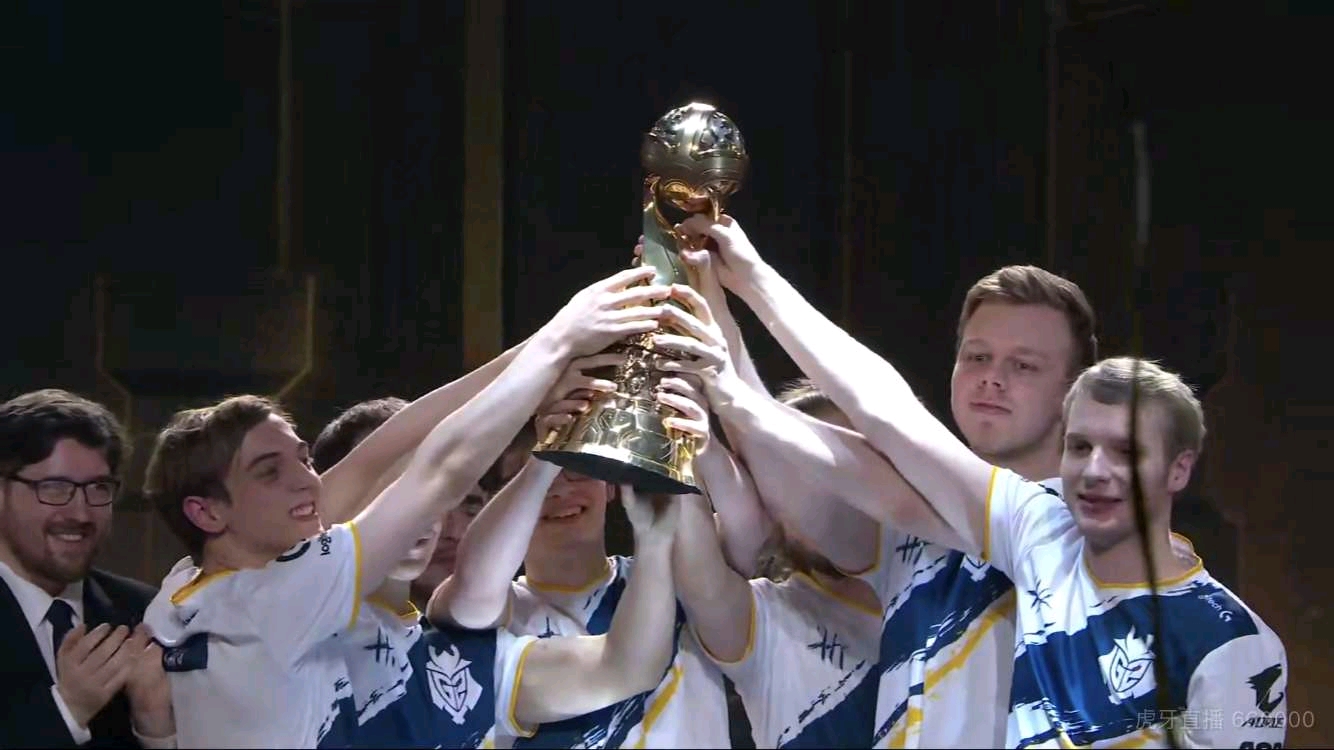 欧洲运动员刷新全国最快记录站上领奖台的简单介绍