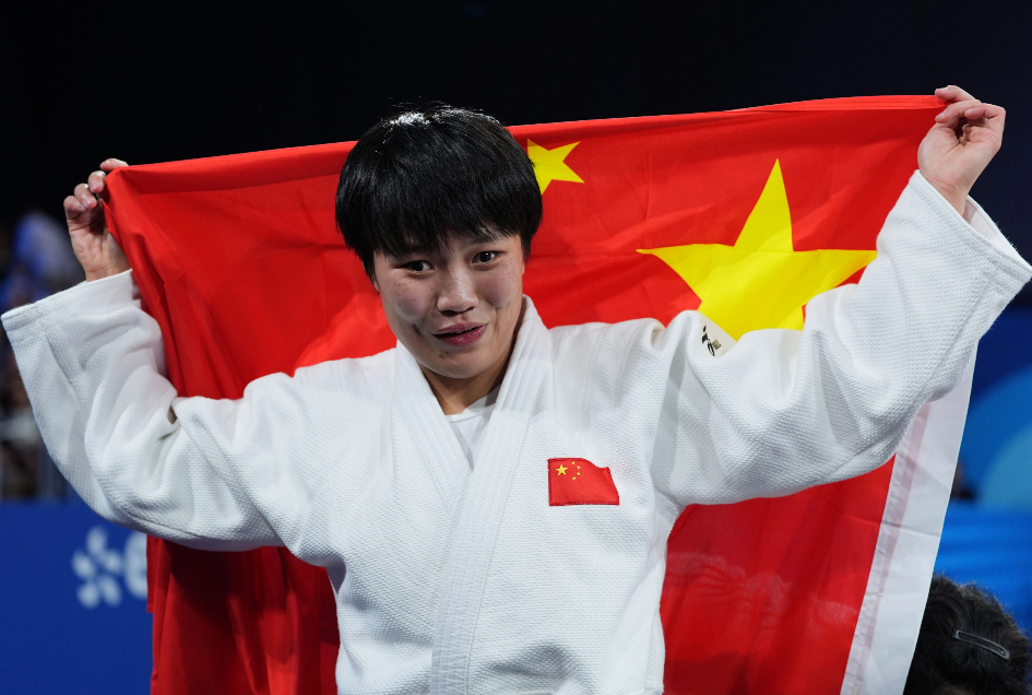 希腊选手在柔道比赛中夺得铜牌