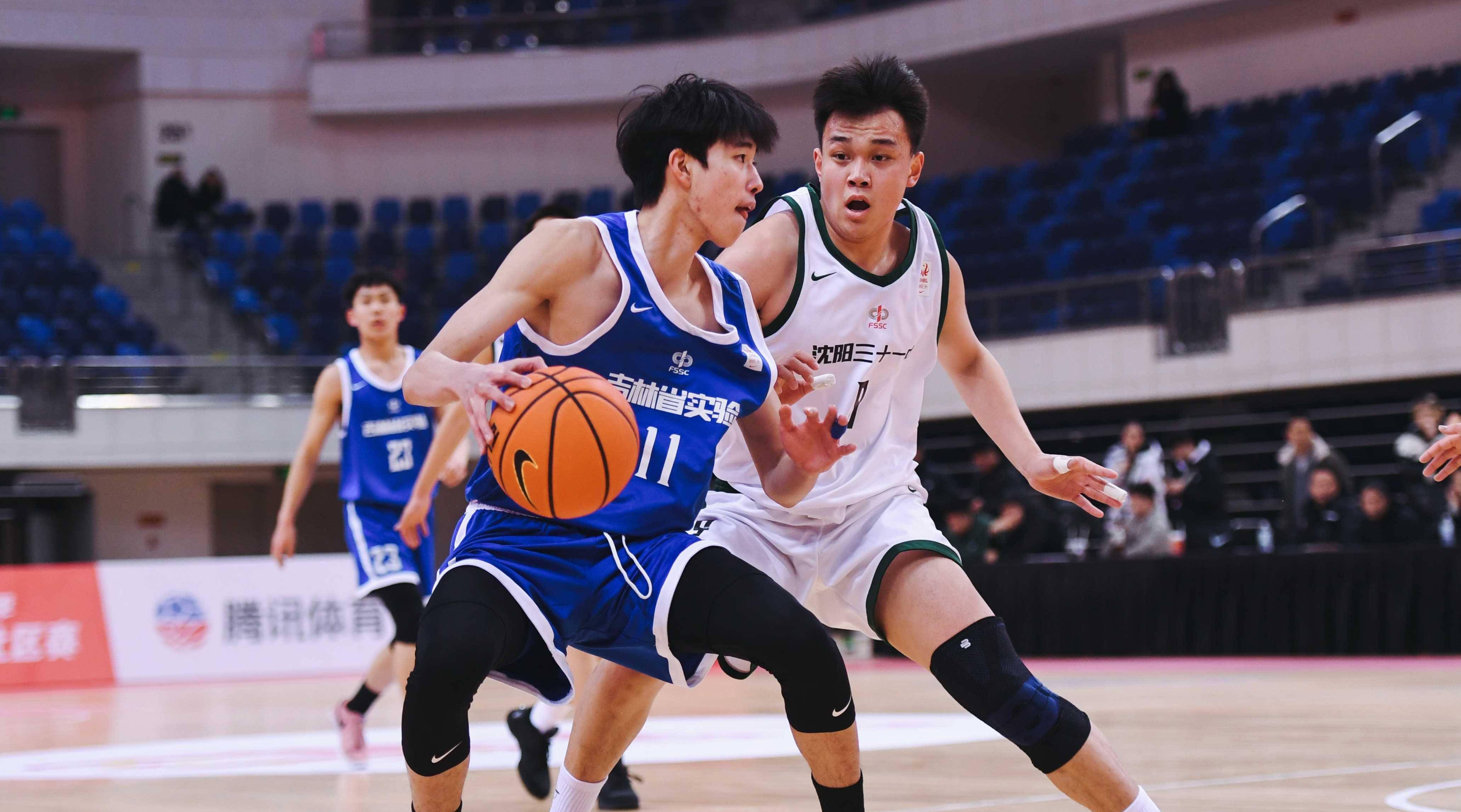 强队遭遇强敌，搏杀场上，尽显拼搏精神！的简单介绍