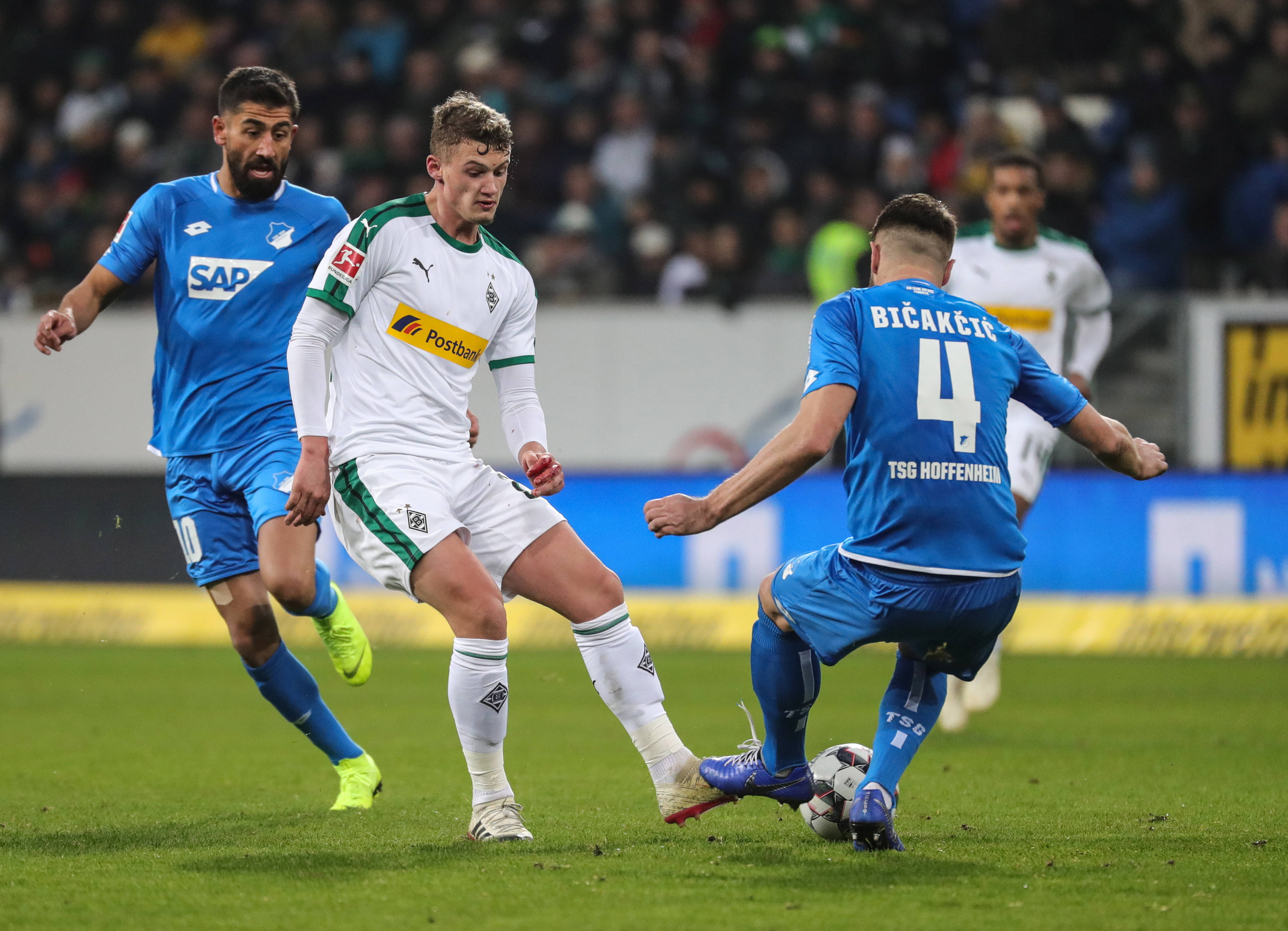 关于沙尔克客场逆转基尔，保级形势稍有缓解的信息