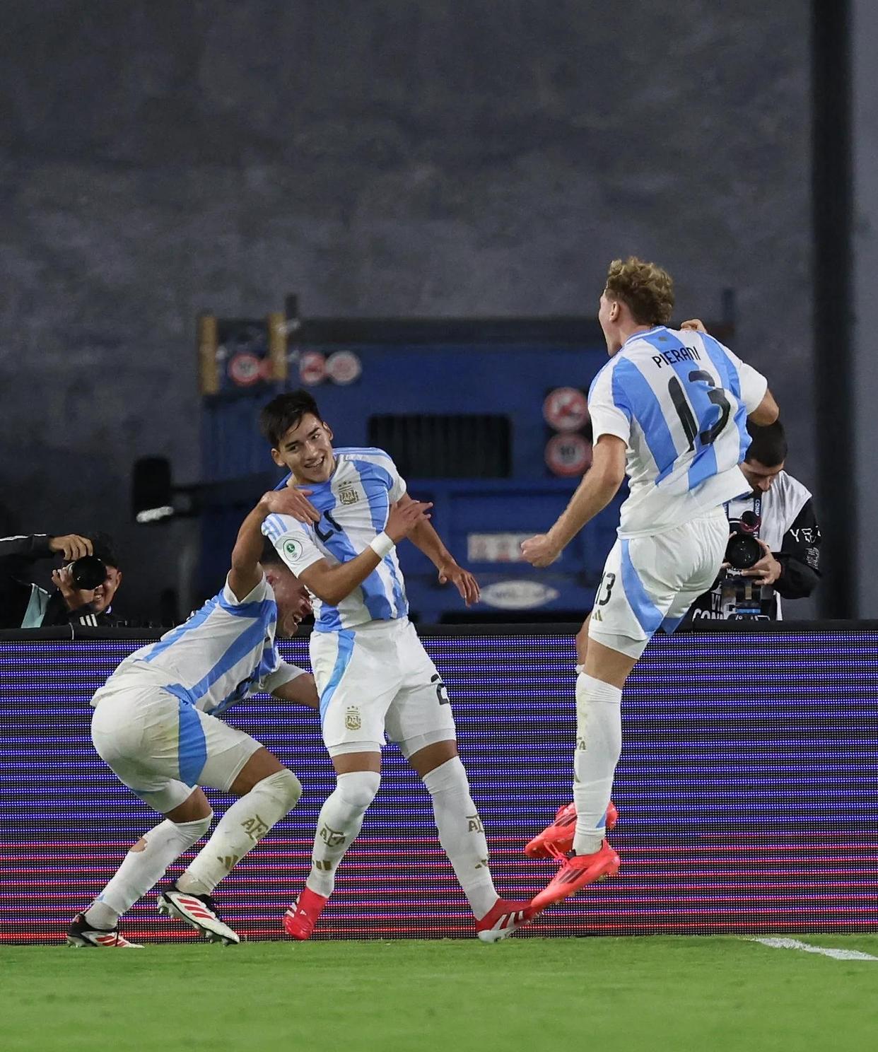 南美球队在国际比赛中取得辉煌成绩