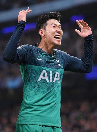 阿贾克斯替补上场改变战局，孙兴慜防线瞬间崩溃！的简单介绍